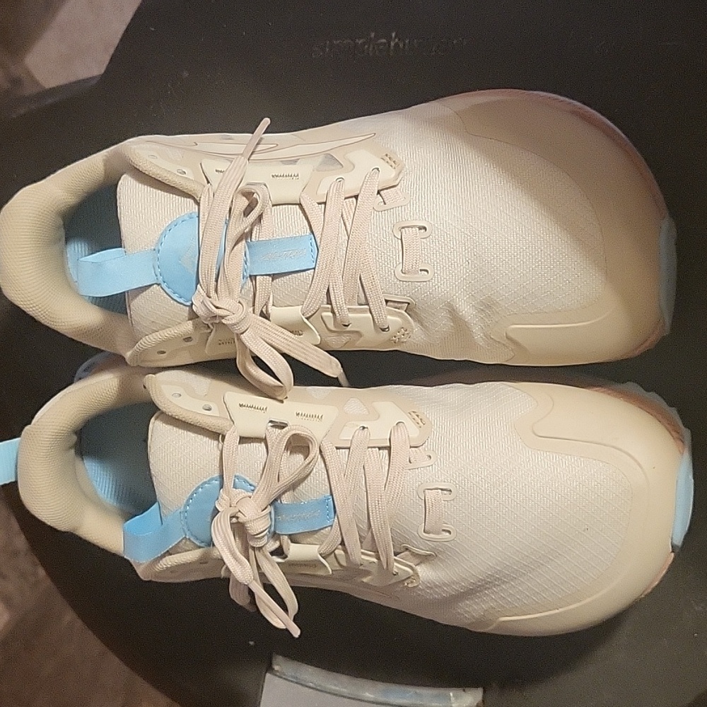 Altra lone peak sz 7.5 wide